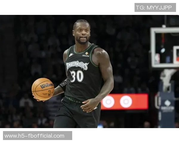 兰德尔半场表现抢眼10投6中砍下全队最高18分助力球队争胜