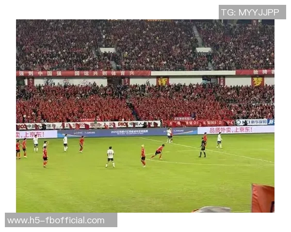 文班受伤期间积极参与球迷组织助威训练效仿欧洲足球精神