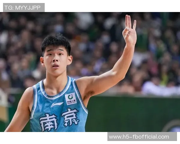 林葳压哨三分助俄勒冈逆转半场表现精彩砍下11分2助攻